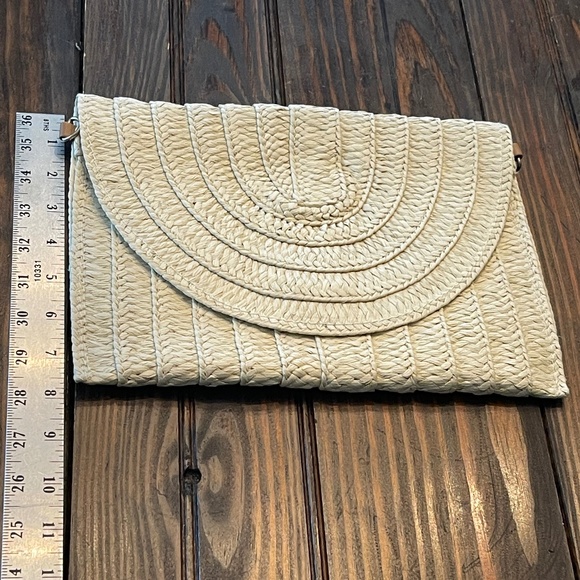 Straw clutch NWOT - Picture 1 of 3